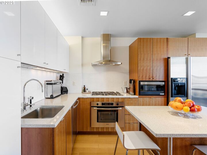 Property Photo: 3570 S River Pkwy 805 OR 97239