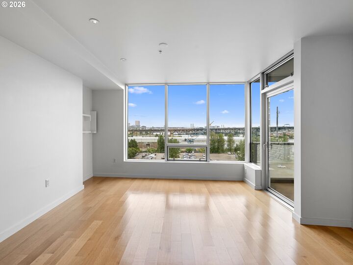 Property Photo: 3570 S River Pkwy 805 OR 97239