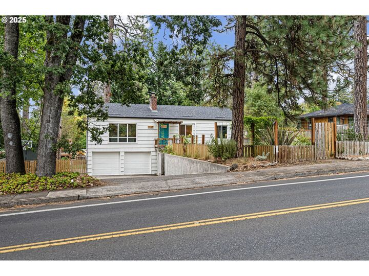 3569 Willamette St  Eugene OR 97405 photo