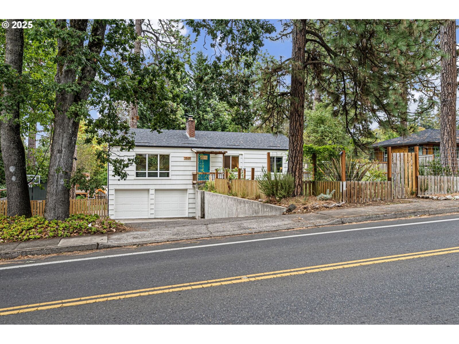 Property Photo: 3569 Willamette St OR 97405