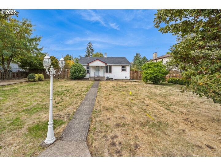 Property Photo: 1905 NE 155th Ave OR 97230