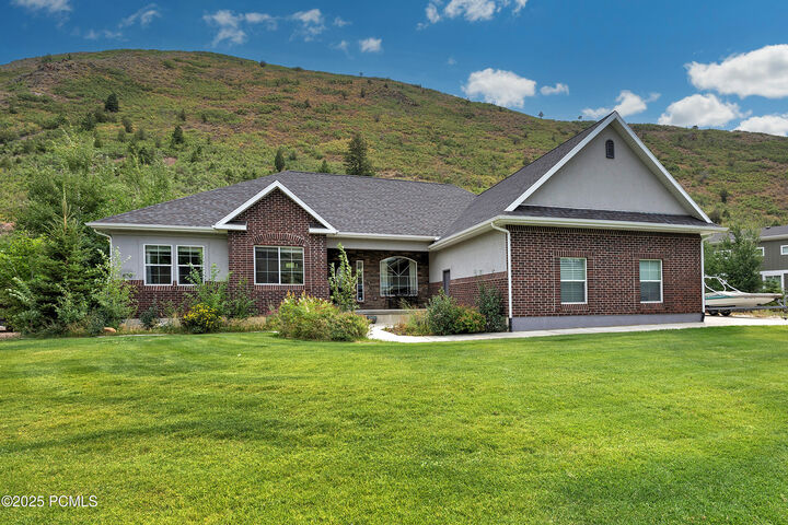 Property Photo: 870 E 350 South UT 84036