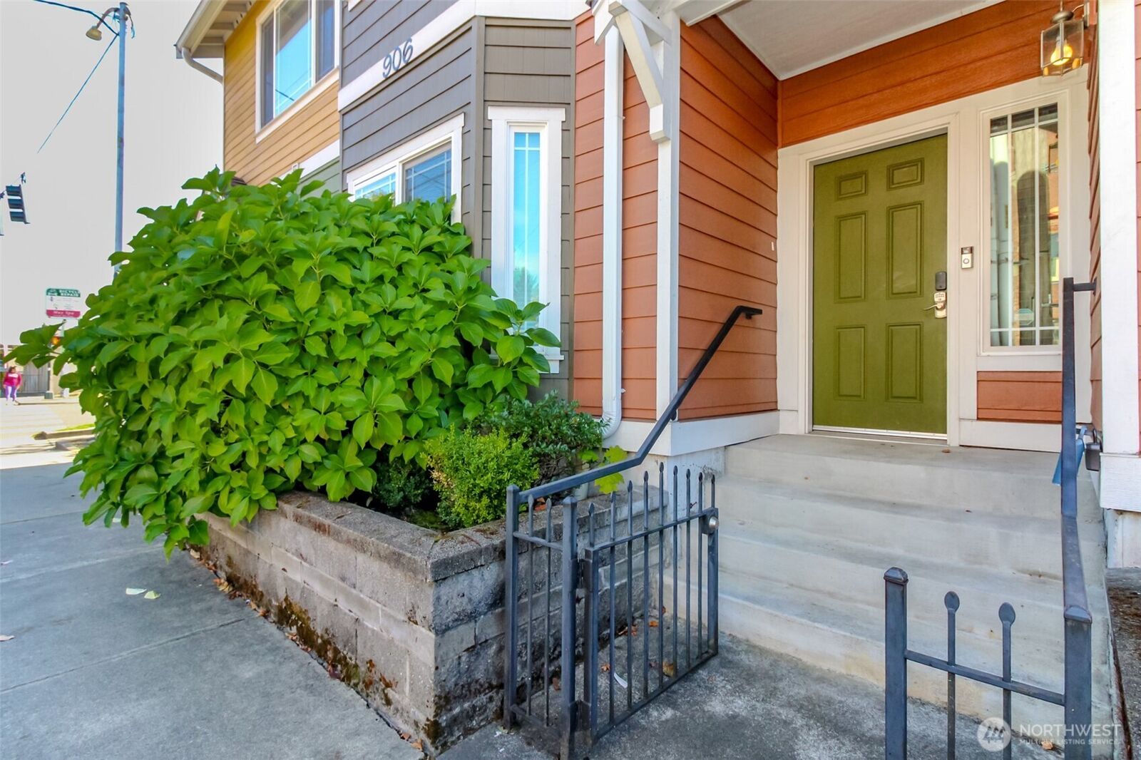 Property Photo: 906 6th Avenue B WA 98405
