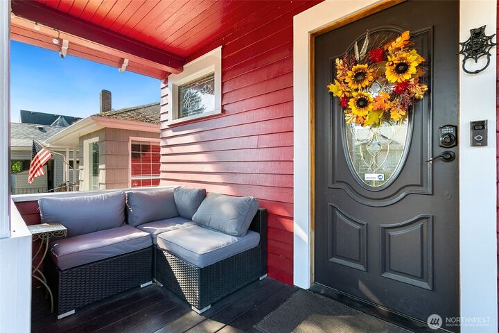 Property Photo:  812 N Steele Street  WA 98406 