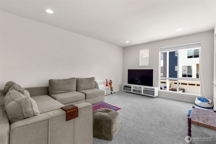 Property Photo: 14715 Admiralty Way B1 WA 98087