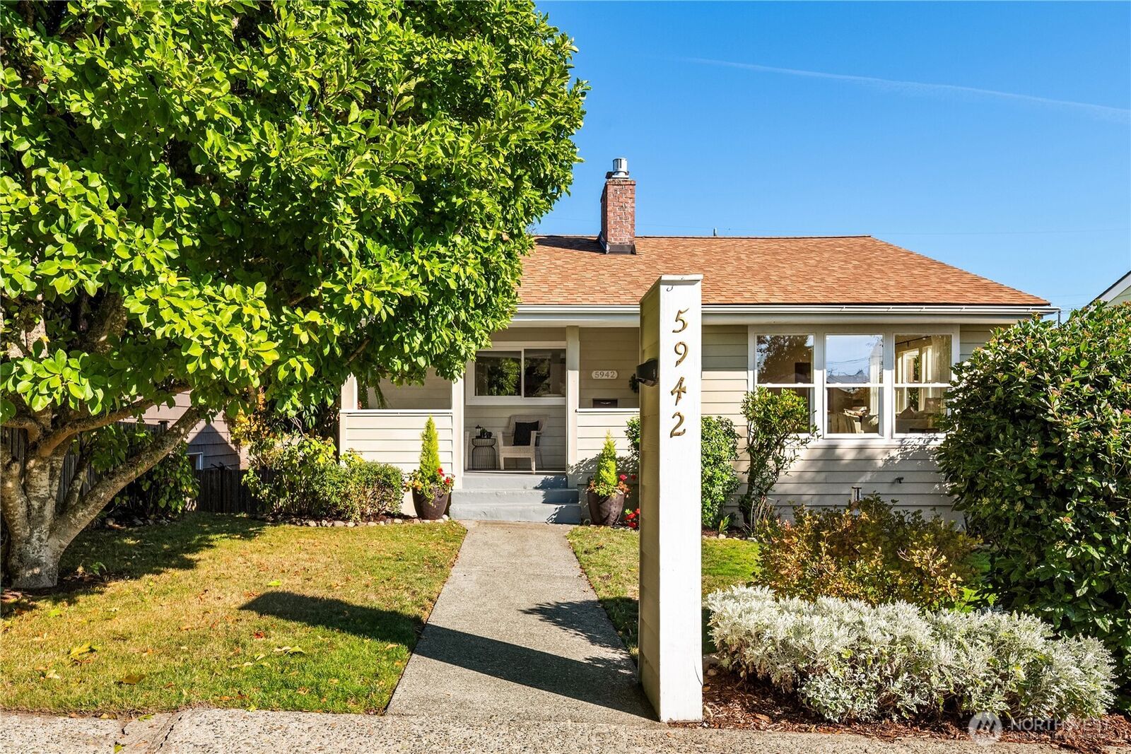 Property Photo: 5942 46th Avenue SW WA 98136