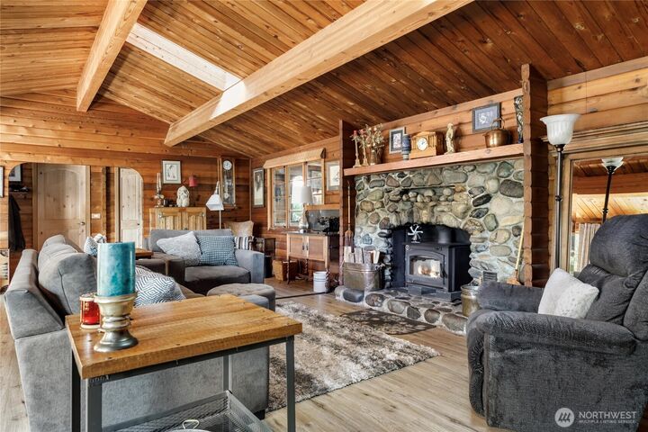 Property Photo:  898 E Meadowood Lane  WA 98249 