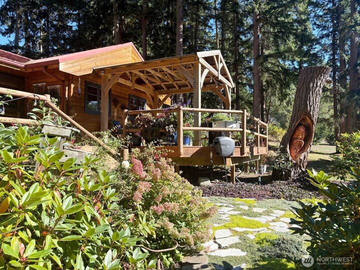 Property Photo:  898 E Meadowood Lane  WA 98249 