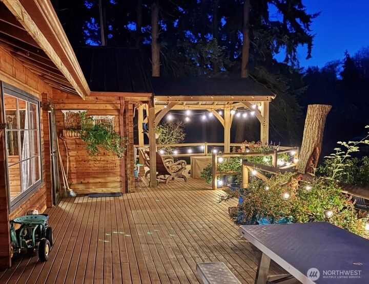 Property Photo:  898 E Meadowood Lane  WA 98249 
