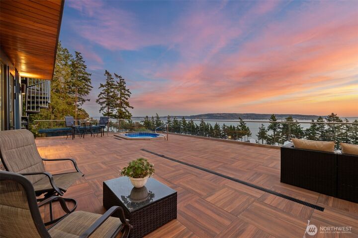 Property Photo:  1423  Sergios View Lane  WA 98277 