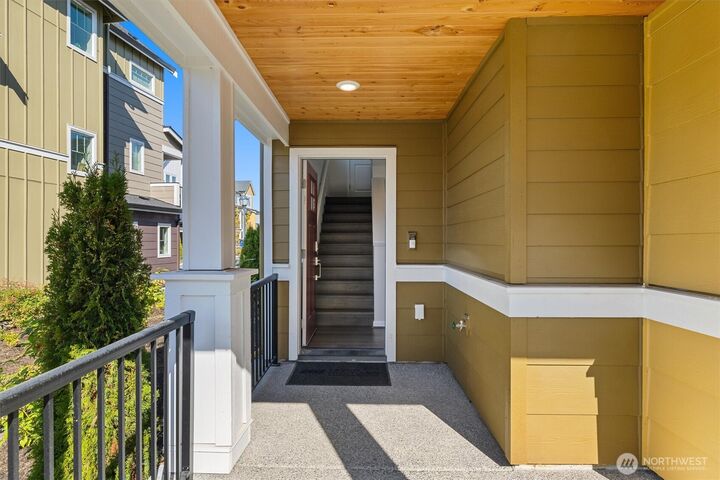Property Photo: 19345 NE 69th Circle 106 WA 98052