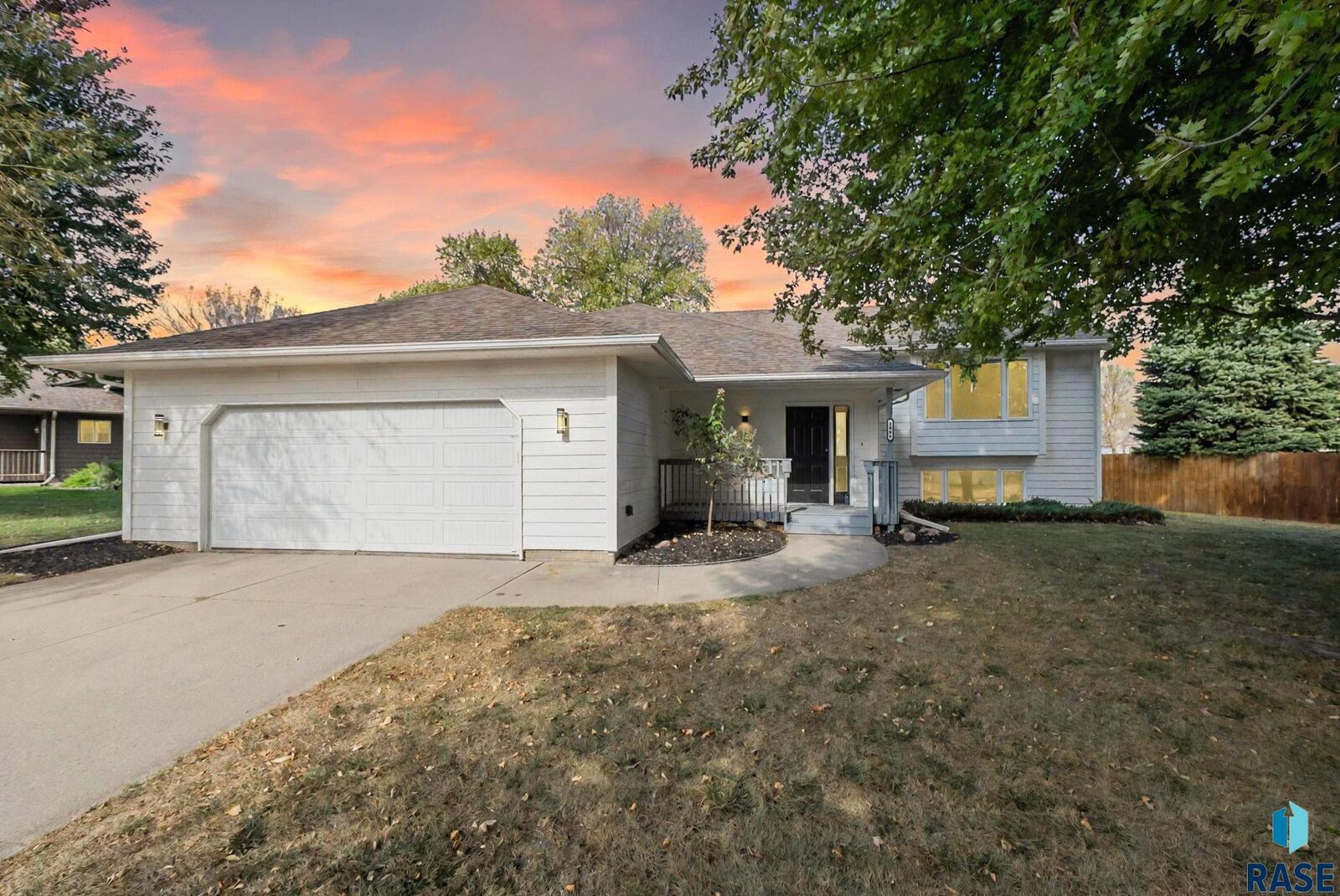 Property Photo: 1000 E Maywood St SD 57005