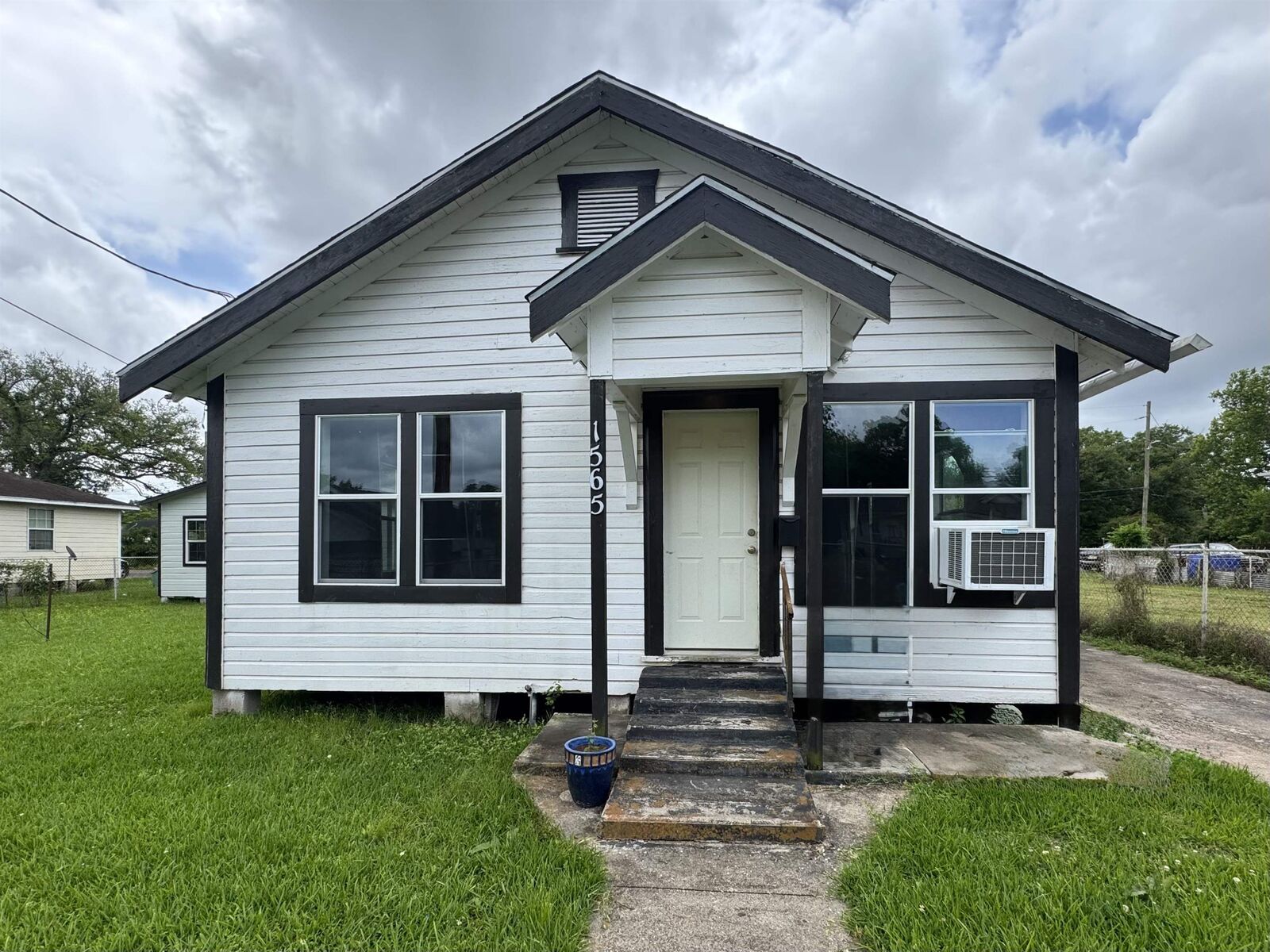 Property Photo: 1565 Church St TX 77705