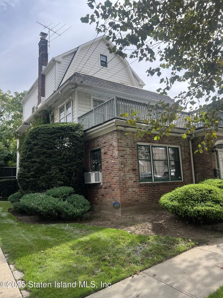 Property Photo: 125 Walbrooke Avenue NY 10301