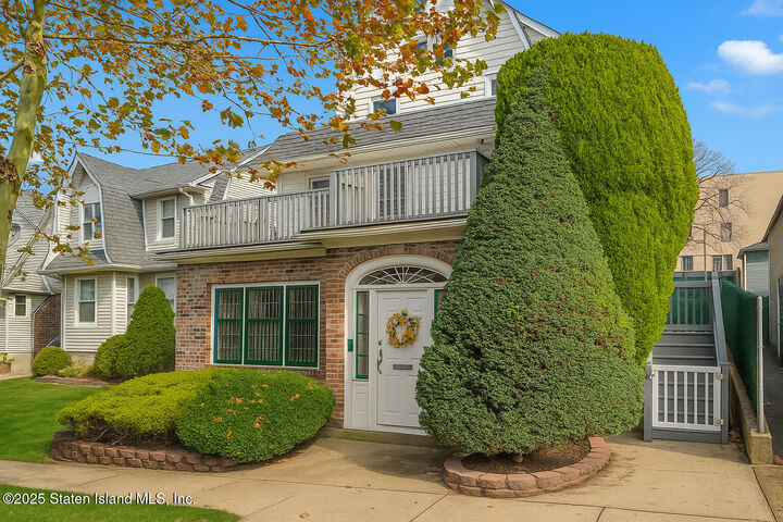 Property Photo:  125 Walbrooke Avenue  NY 10301 