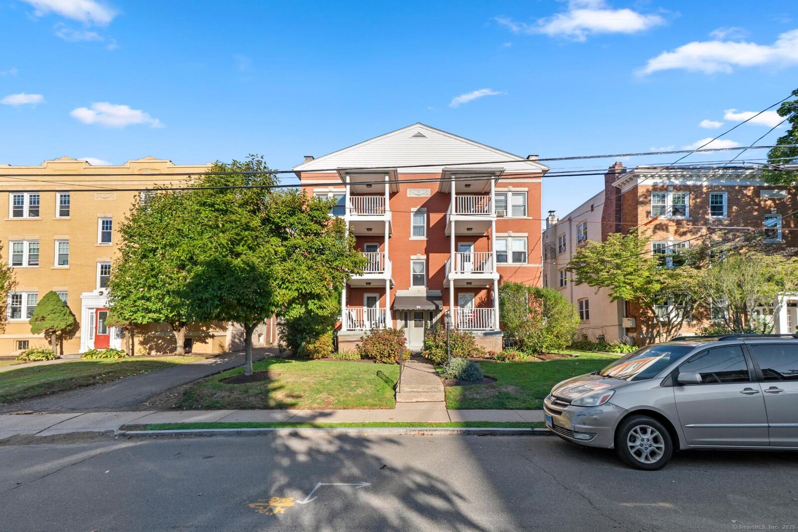 Property Photo: 26 Robin Road Apt 3 CT 06119