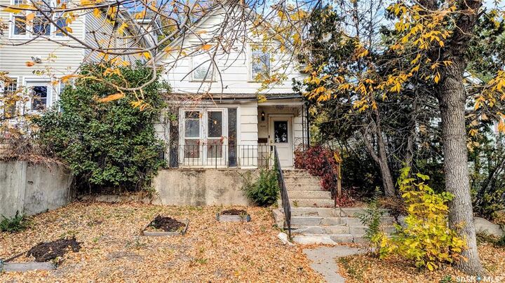 Photo de la propriété:  404 25th Street W  SK S7L 0C8
