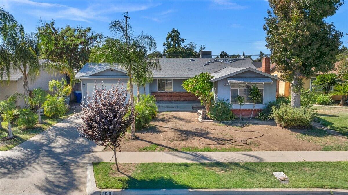 Property Photo:  1920 S Baird Court  CA 93702 