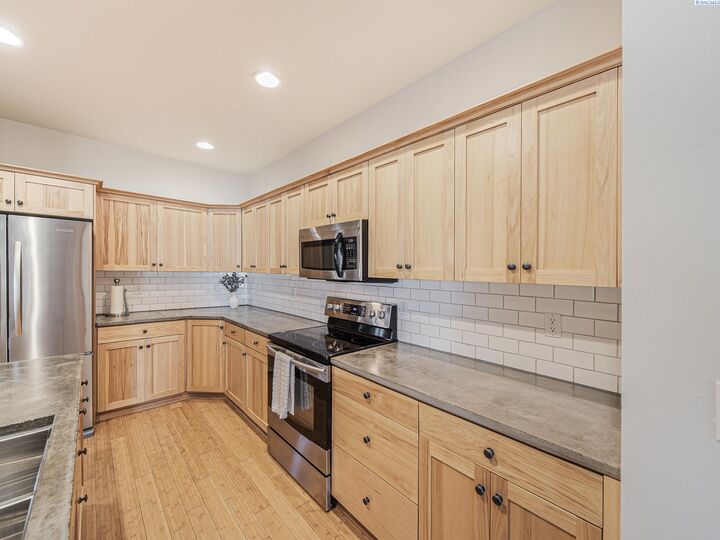 Property Photo: 507 Cherokee St WA 99352