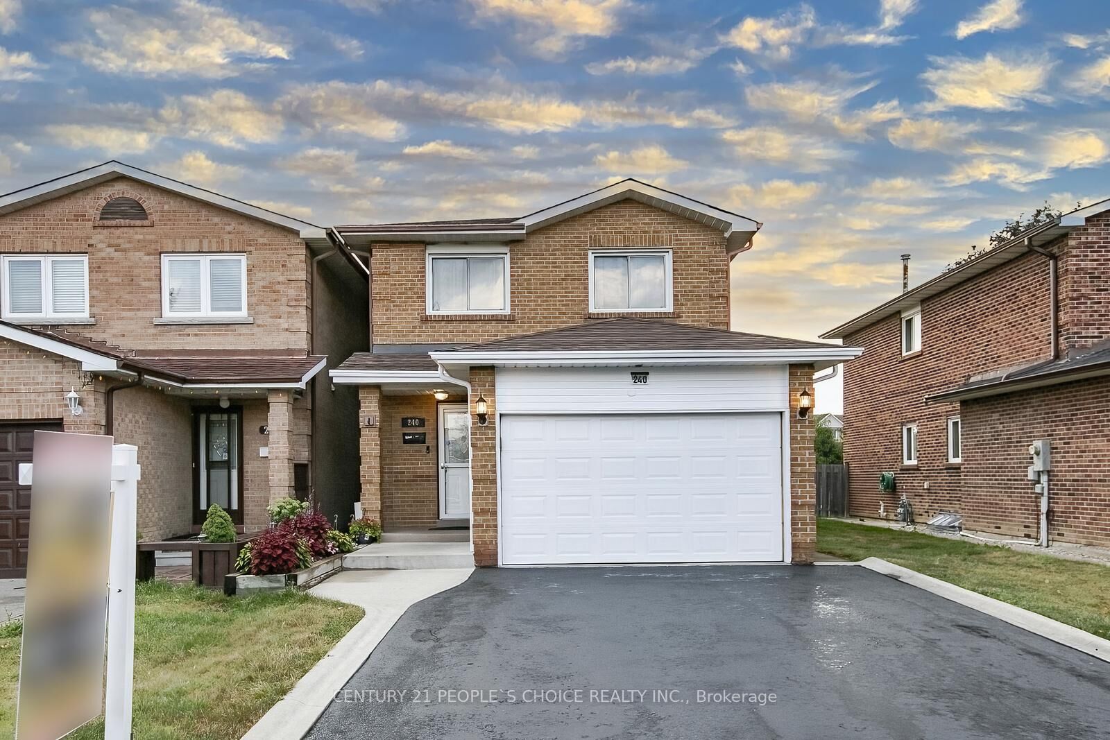 Property Photo: 240 Simmons Boulevard ON L6V 3Y1