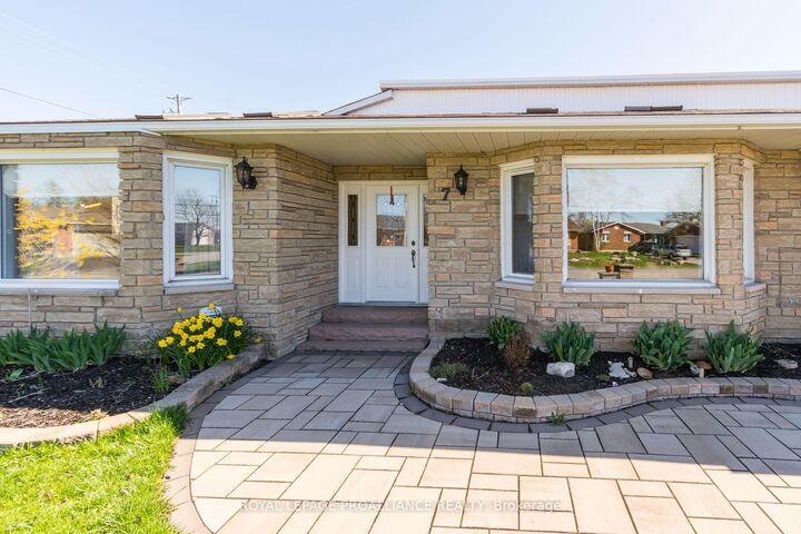 Property Photo: 7 Brintnell Boulevard ON K0K 1H0