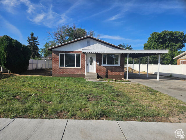 Property Photo: 956 E Sego Lily Dr UT 84094