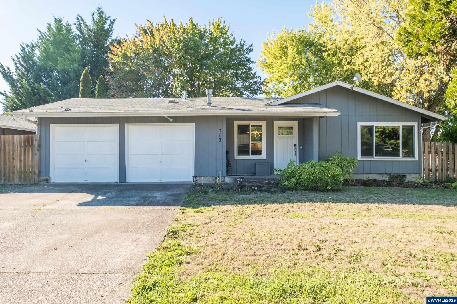 Property Photo:  317 Vincent St  OR 97370