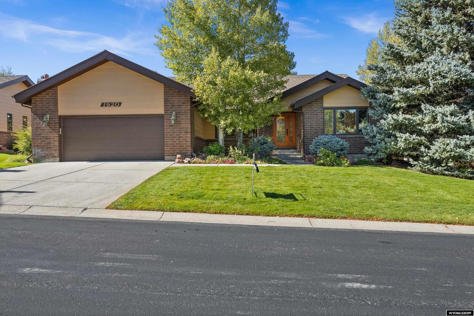 Property Photo: 1920 Rustic Court WY 82609