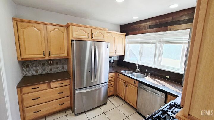 Property Photo: 2311 Quincy Drive CA 93306