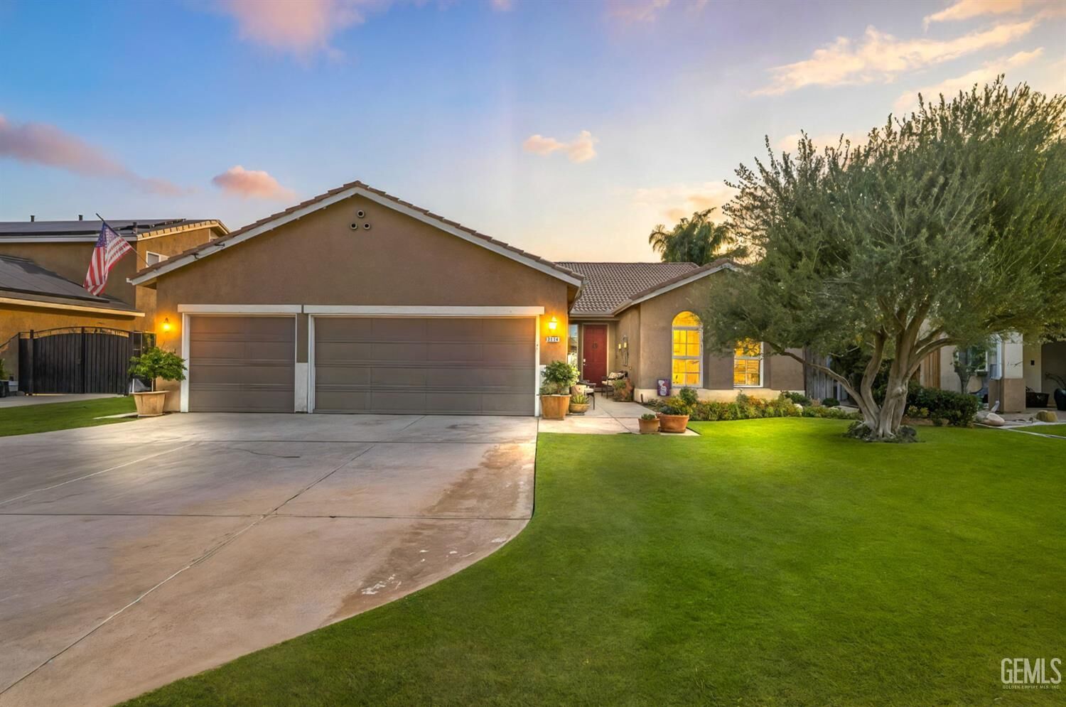 Property Photo: 7114 Ellington Drive CA 93312