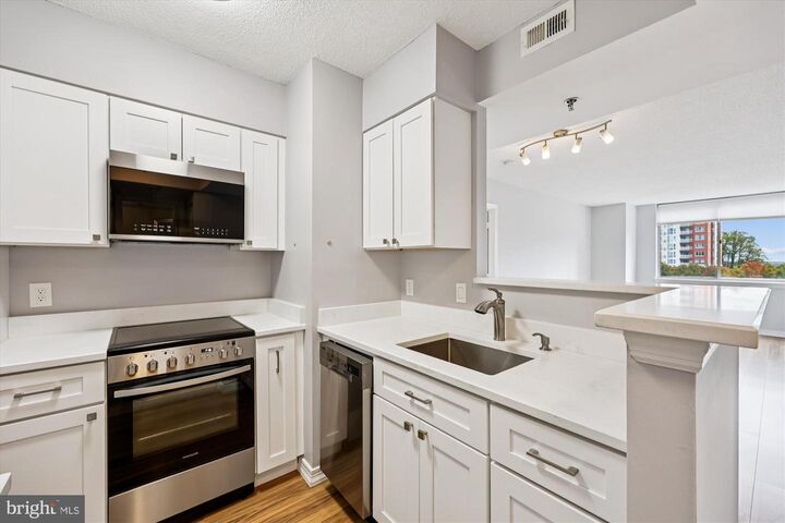 Property Photo:  5809 Nicholson Lane 514  MD 20852