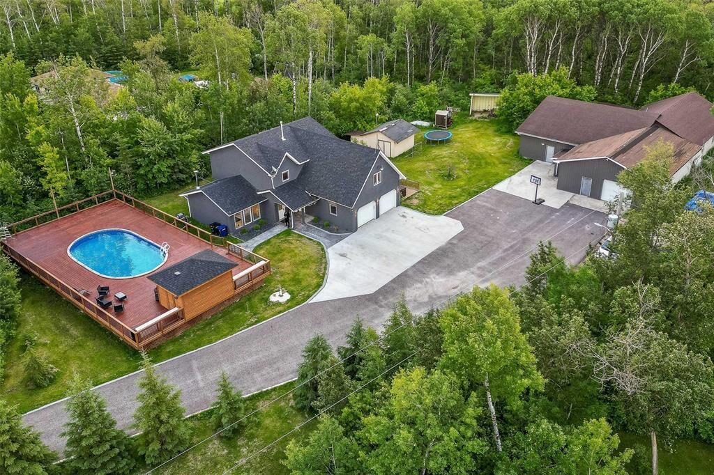 Property Photo: 53 Berg Drive MB R5G 2L5