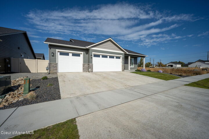 Property Photo: 1941 E Mykal Ct ID 83854