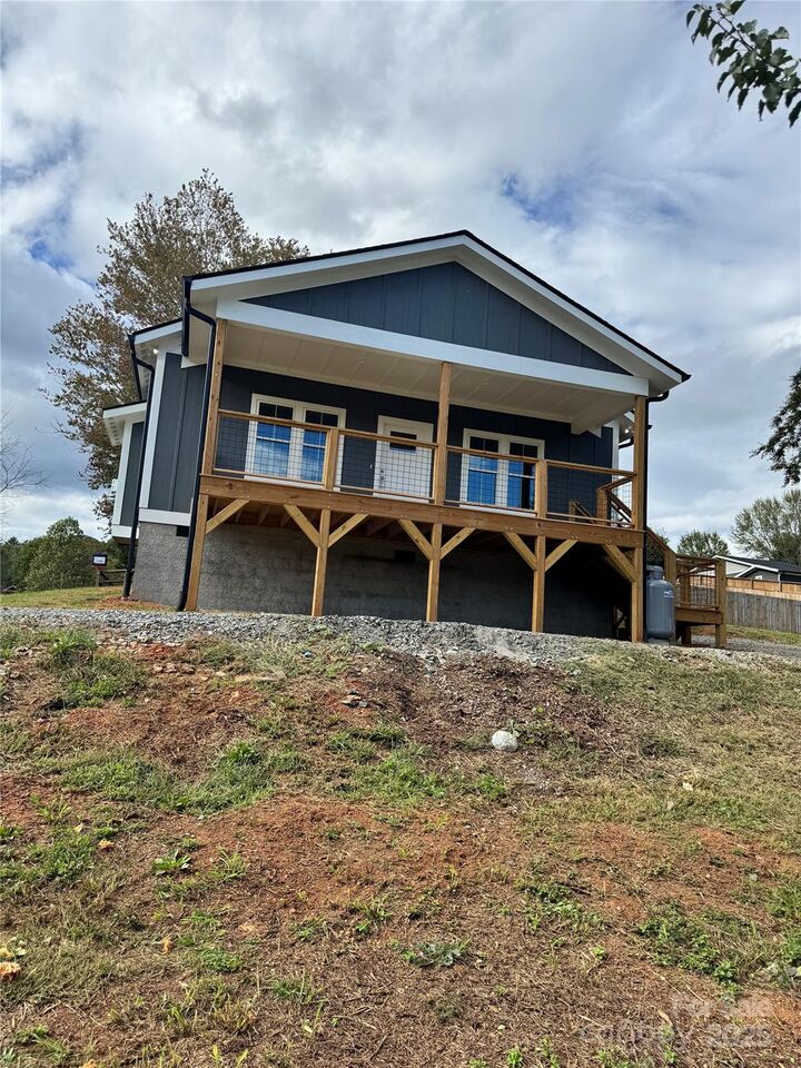 Property Photo: 21 Marion Road NC 28748