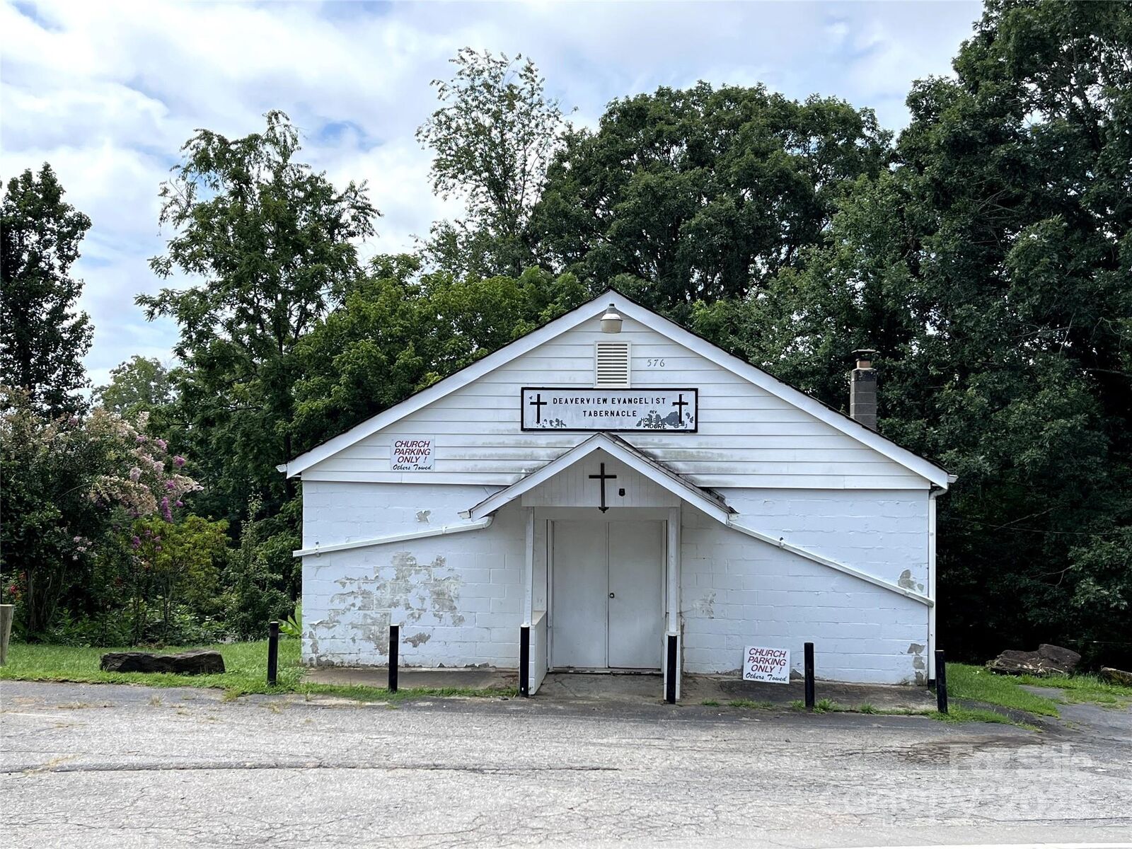 Property Photo:  576 Deaverview Road  NC 28806 