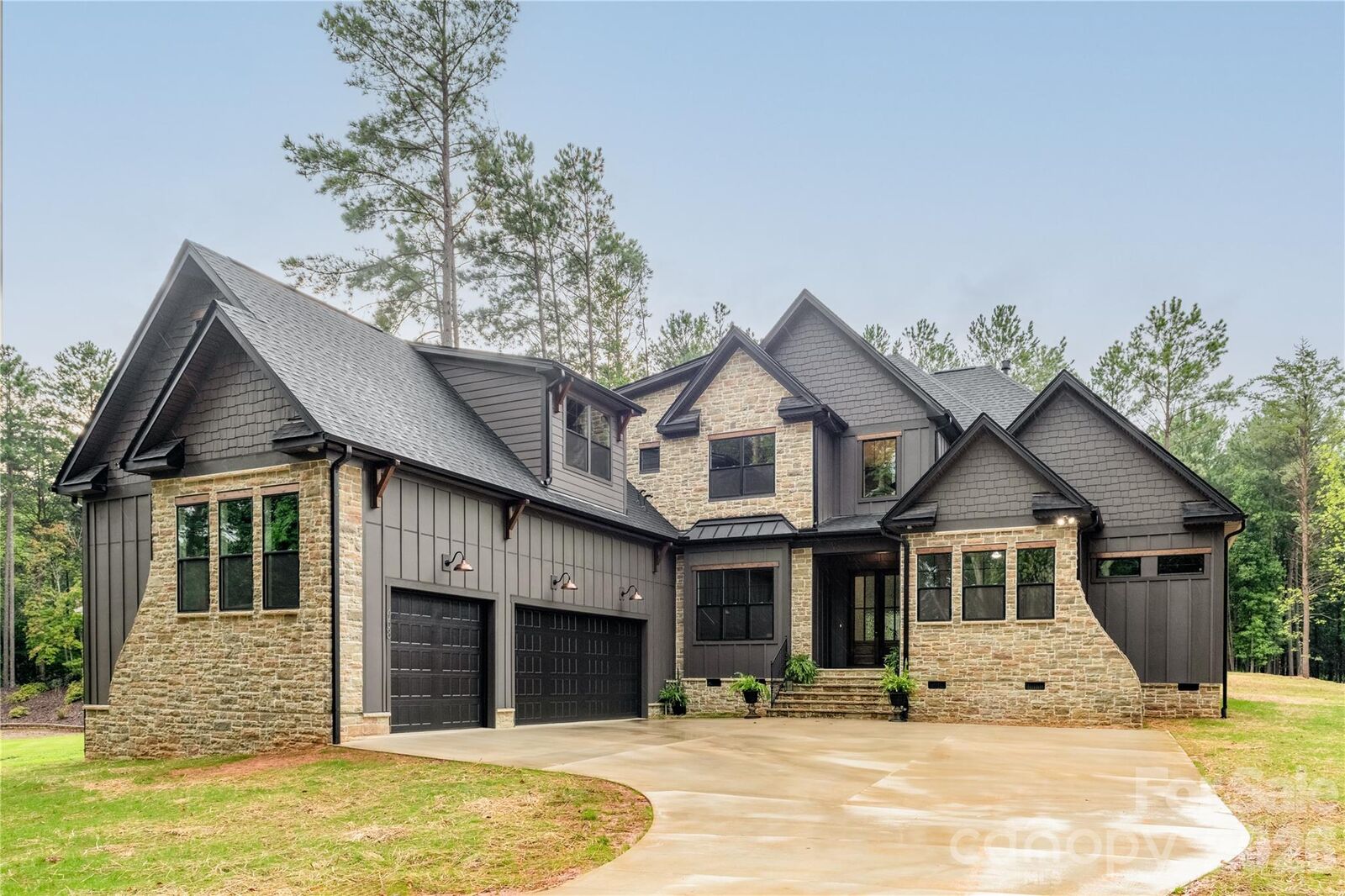 Property Photo: 4488 Mirror Lake Drive NC 28609
