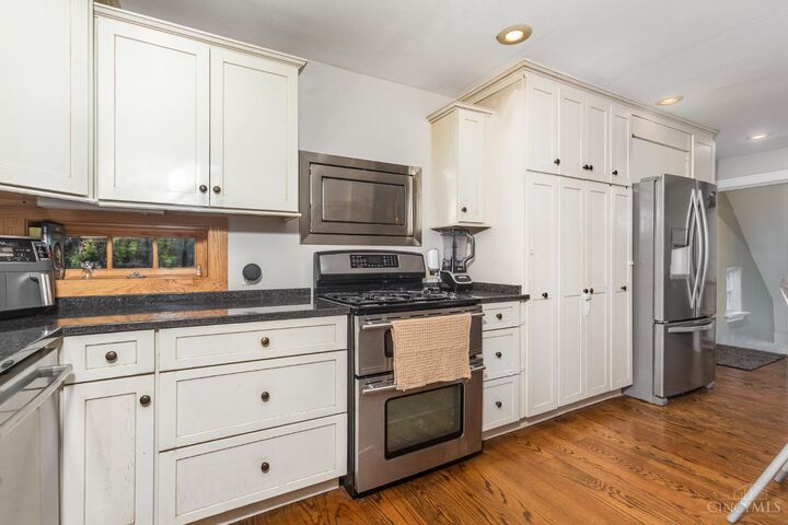 Property Photo:  6512 Park Lane  OH 45227