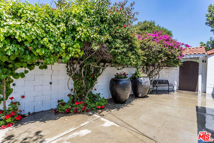 Property Photo: 2928 Westbrook Ave CA 90046