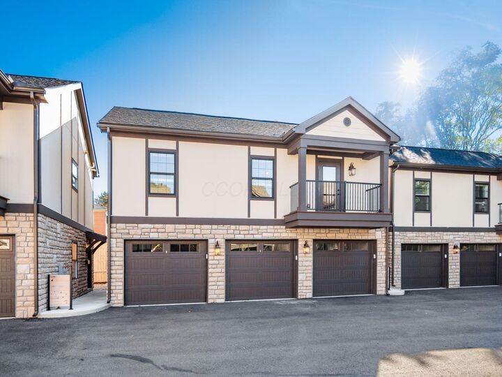 Property Photo: 2015 W 5th Avenue OH 43212