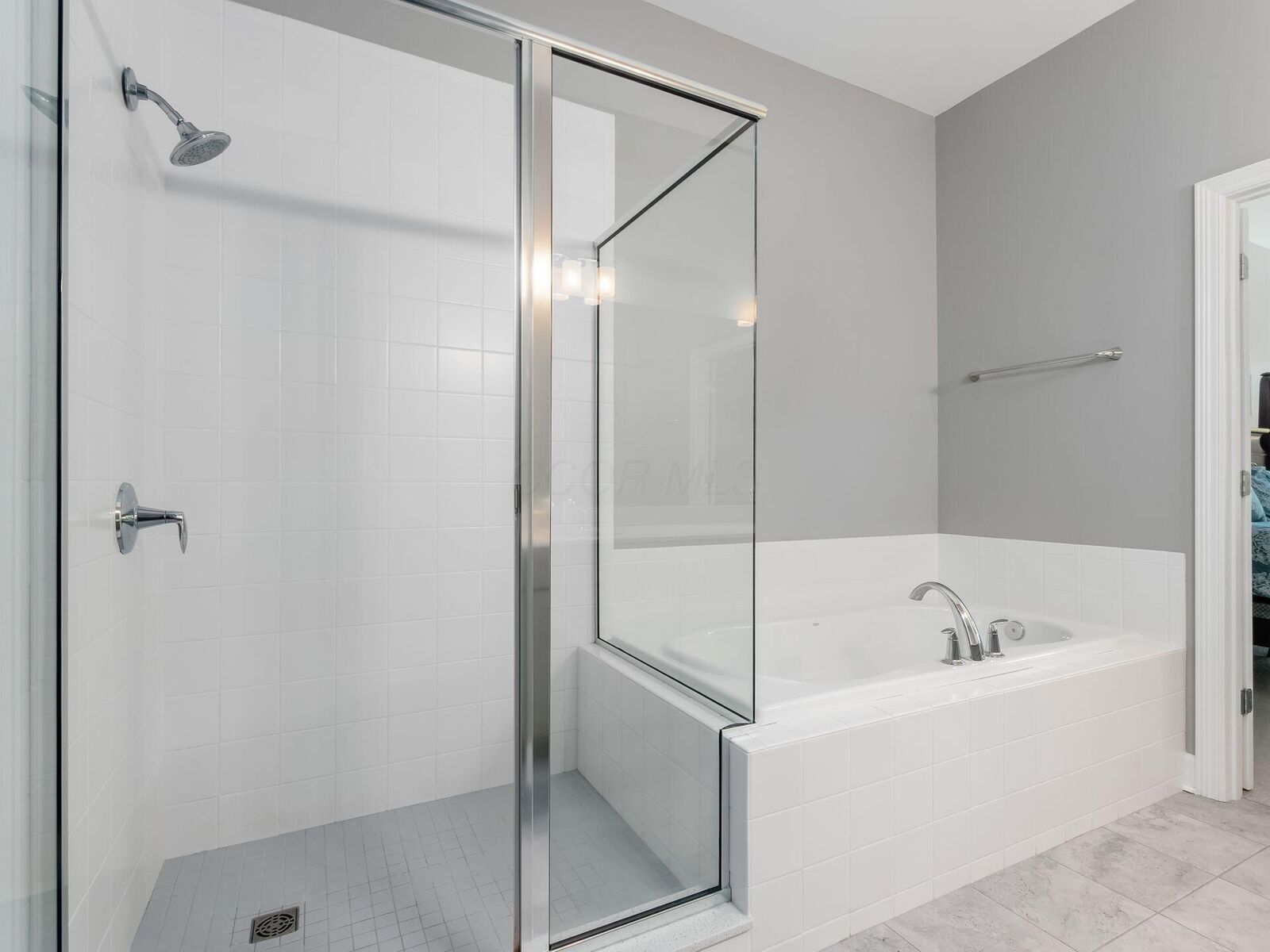 Property Photo: 828 Bobcat Avenue OH 43212