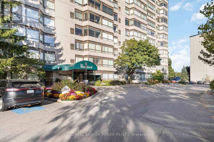 Property Photo: 744 Wonderland Road South 606 ON N6K 4K3