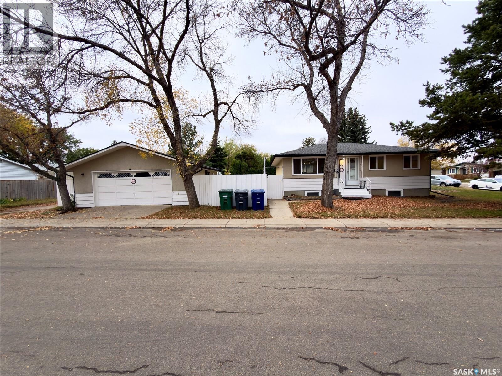 Property Photo: 41 Cartier Crescent SK S7L 4L8