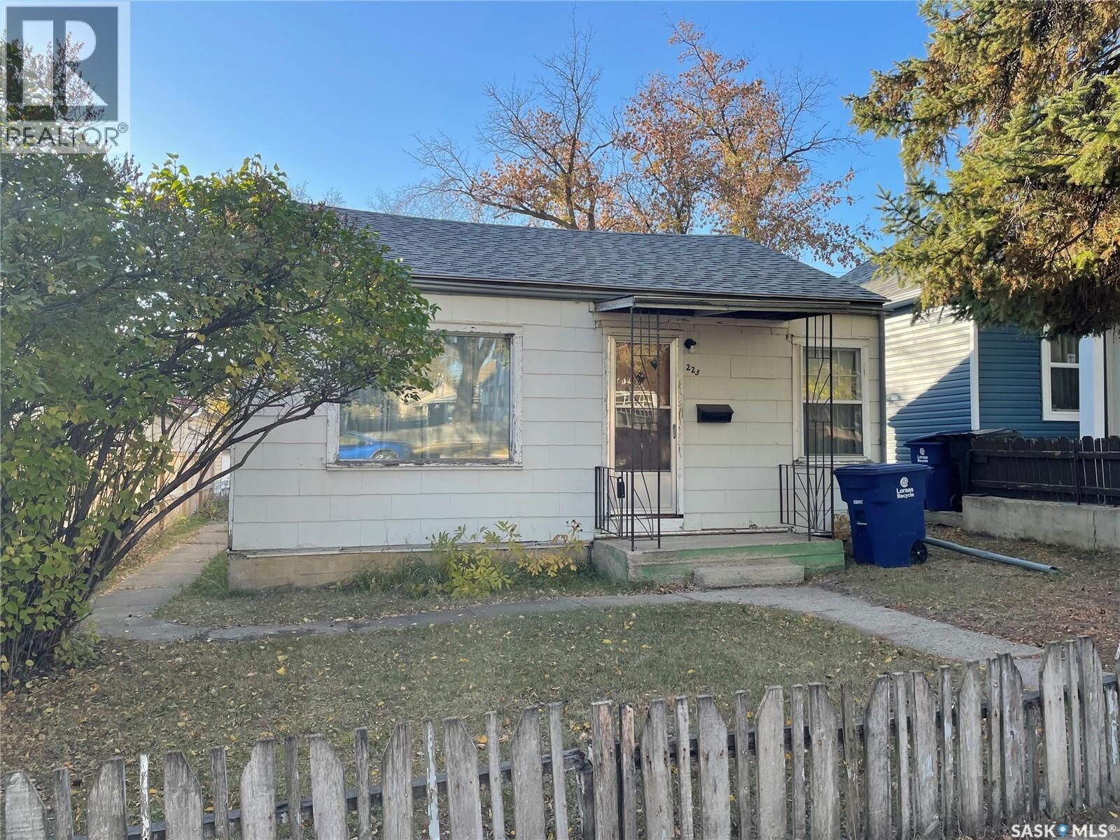 Property Photo: 223 J Avenue N SK S7L 2J8