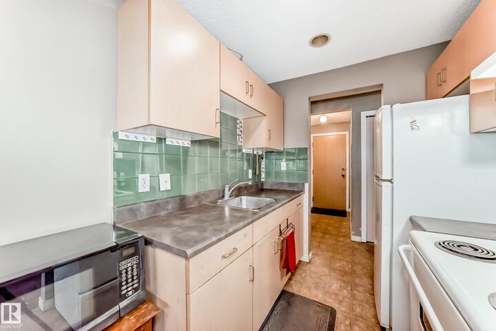 Property Photo: 12710 127 Street NW 305 AB T5L 1A5