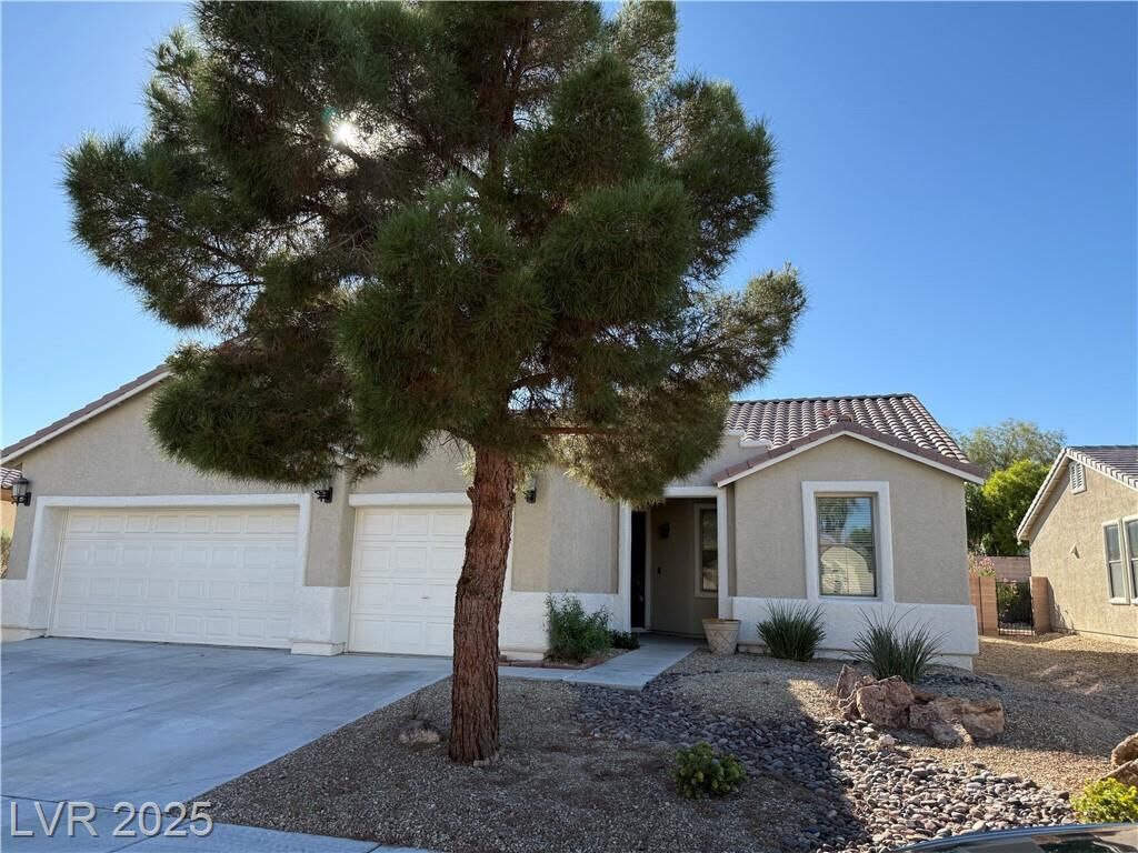 Property Photo: 6521 Diamond Point Court NV 89084
