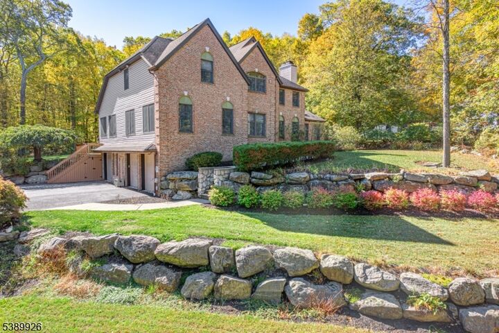 Property Photo:  7 Stonehedge Dr  NJ 07460 