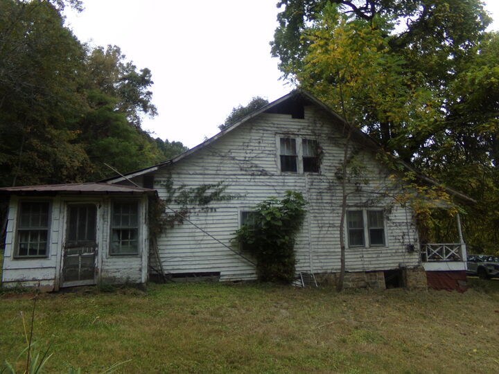 Property Photo: 8124 Knobs Rd WV 24983