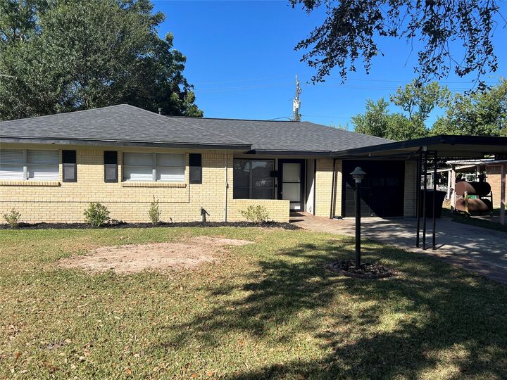 Property Photo:  2705 Ammons Street  TX 77521 