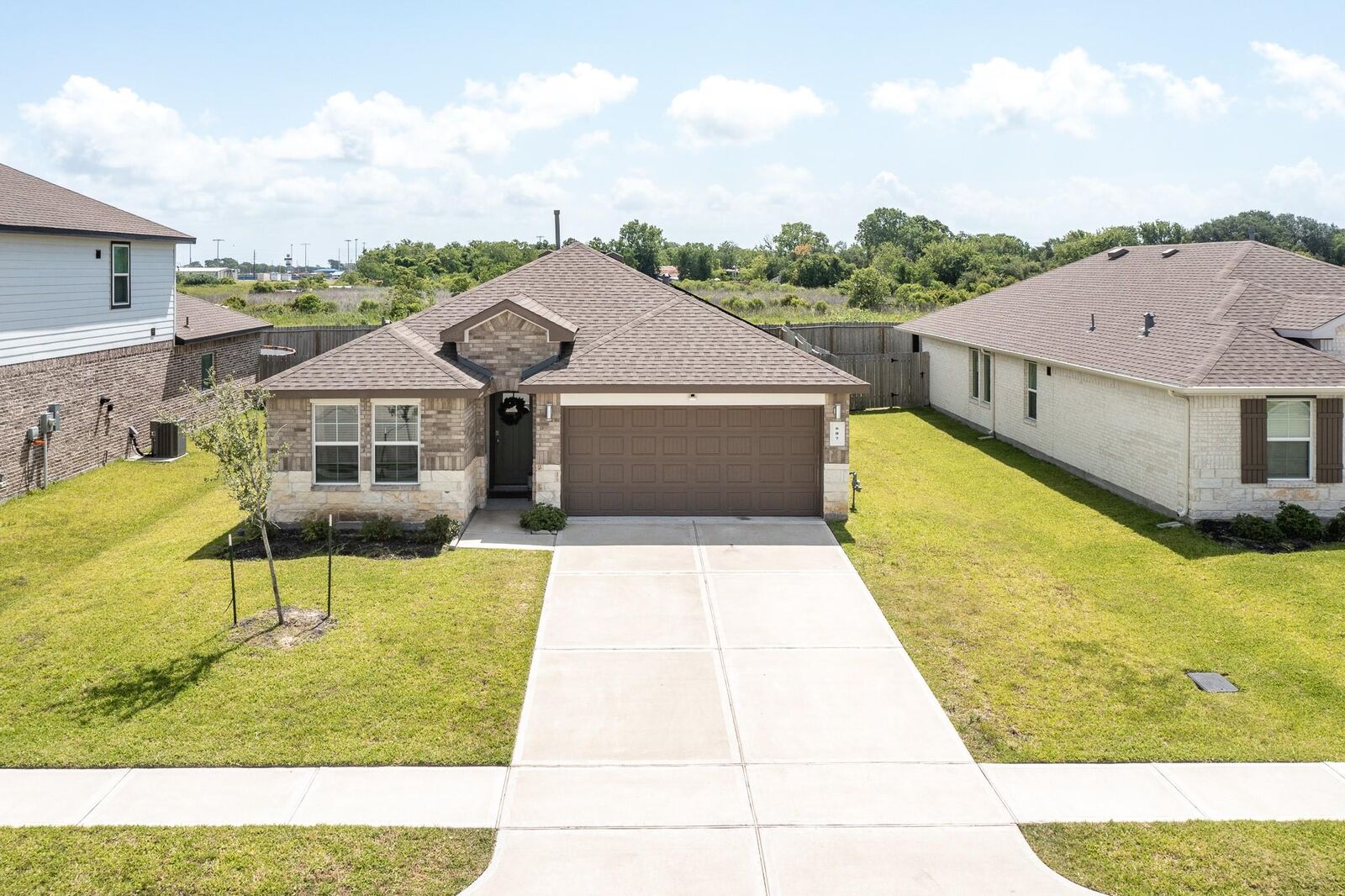Property Photo: 607 Hidden Brook Drive TX 77523