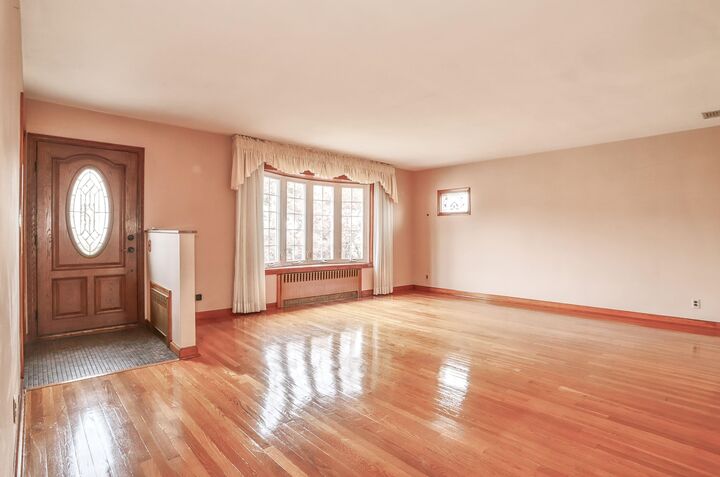 Property Photo: 1106 Keswick Pl NJ 07024